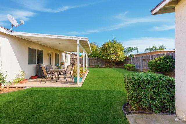 5513 La Pinta Maria Drive, Bakersfield, CA 93307