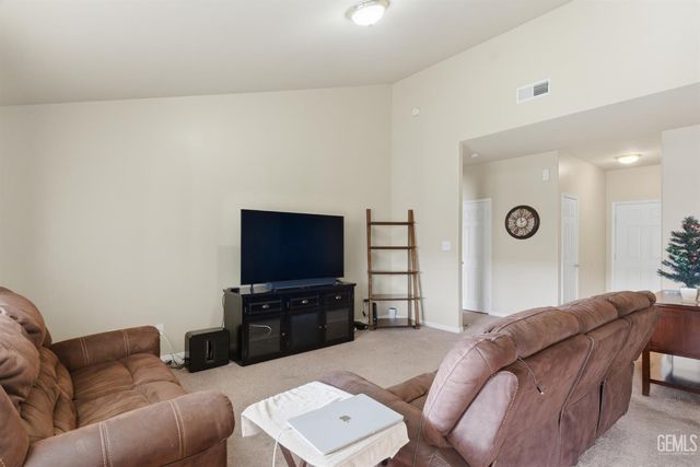 5513 La Pinta Maria Drive, Bakersfield, CA 93307