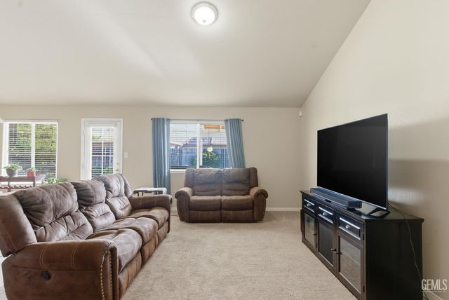 5513 La Pinta Maria Drive, Bakersfield, CA 93307