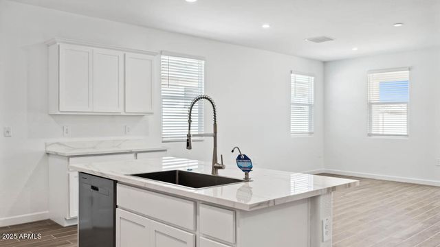 2326 W Solstice Avenue, Apache Junction, AZ 85120