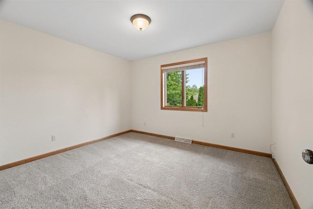 4226 E APPLESEED DRIVE, Appleton, WI 54913