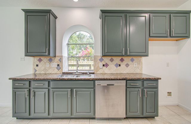 202 Willards Way, Stafford, TX 77477