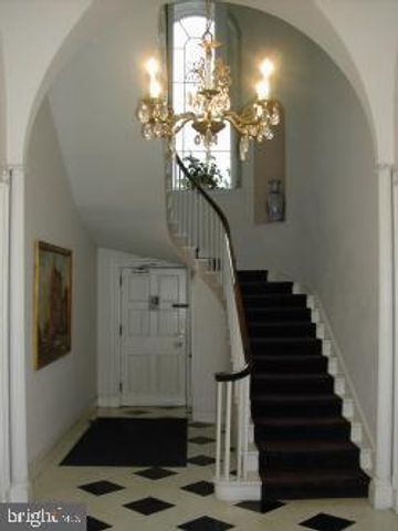 52 E HIGH ST, Carlisle, PA 17013