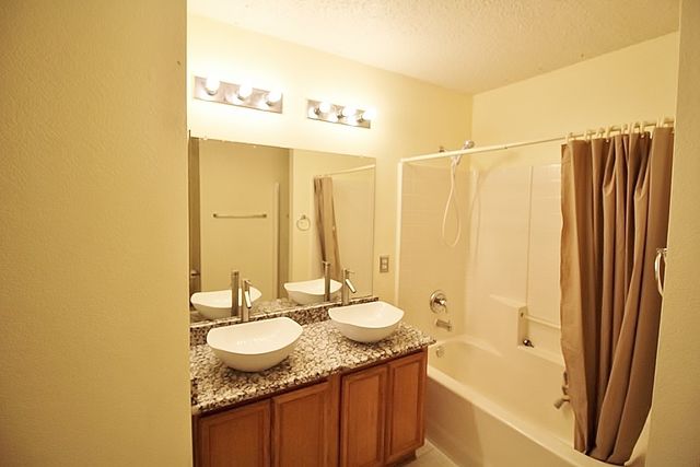 2936 Santa Sabina Drive, Grand Prairie, TX 75052