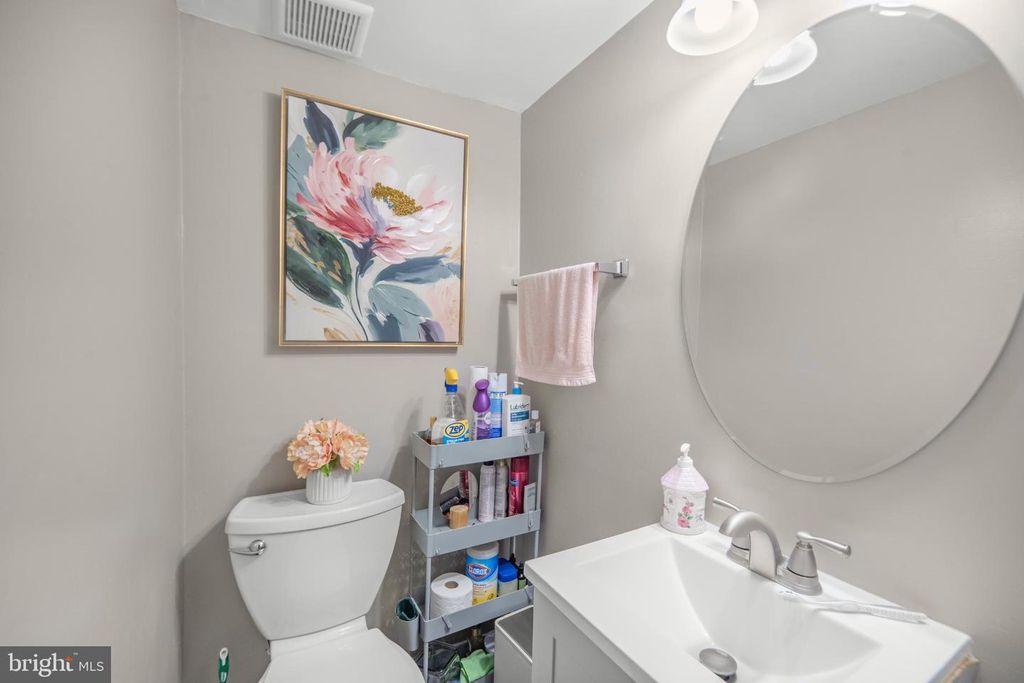 Image 12 of property listing at 7617 ALLENDALE CIR, Landover, MD 20785