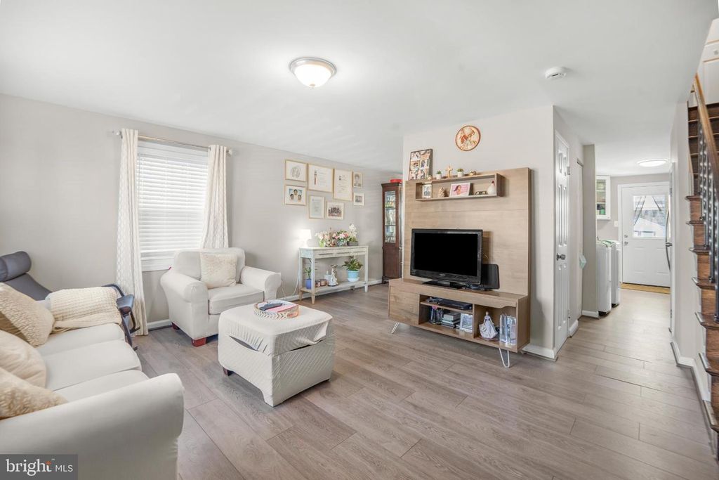 Image 3 of property listing at 7617 ALLENDALE CIR, Landover, MD 20785