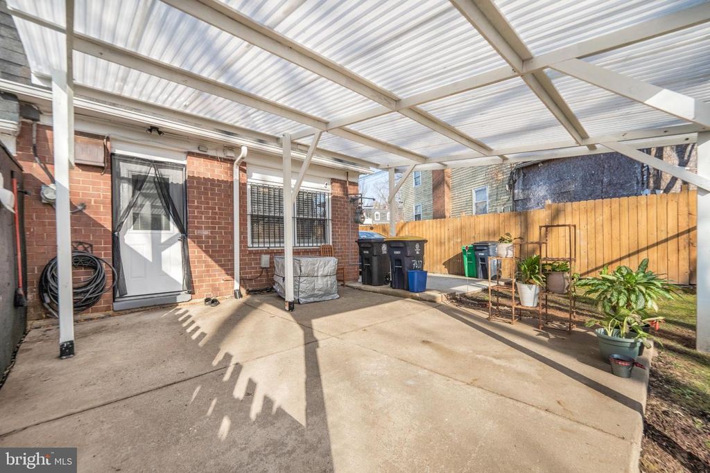 Image 25 of property listing at 7617 ALLENDALE CIR, Landover, MD 20785