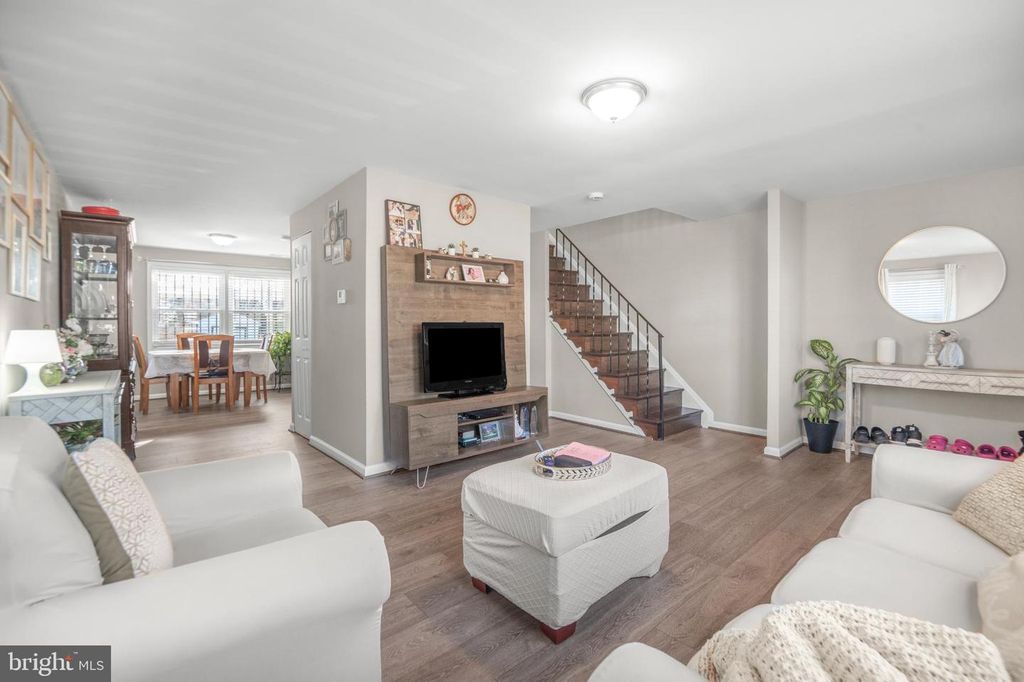 Image 5 of property listing at 7617 ALLENDALE CIR, Landover, MD 20785