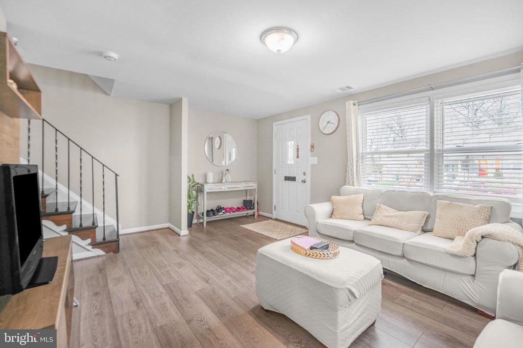 Image 7 of property listing at 7617 ALLENDALE CIR, Landover, MD 20785