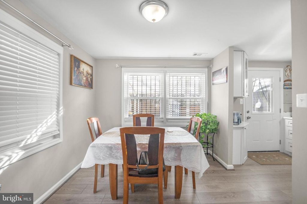 Image 8 of property listing at 7617 ALLENDALE CIR, Landover, MD 20785