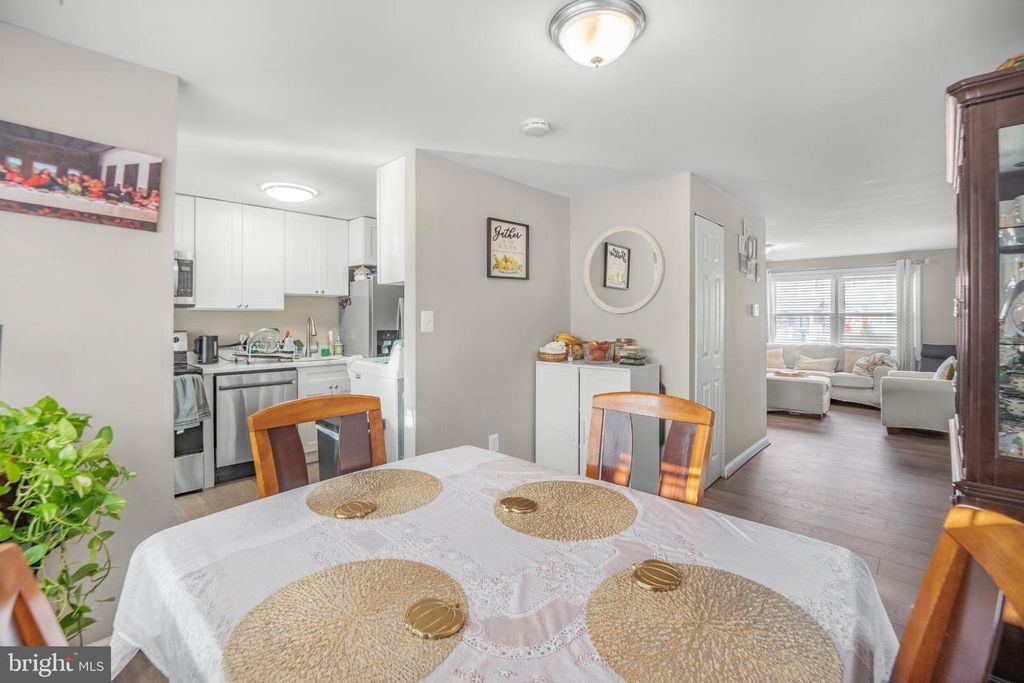 Image 9 of property listing at 7617 ALLENDALE CIR, Landover, MD 20785