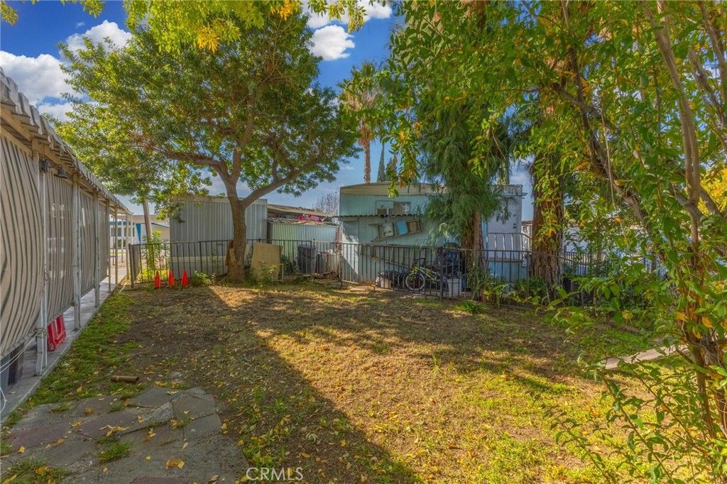 Image 15 of property listing at 2075 W Rialto #29, San Bernardino, CA 92410