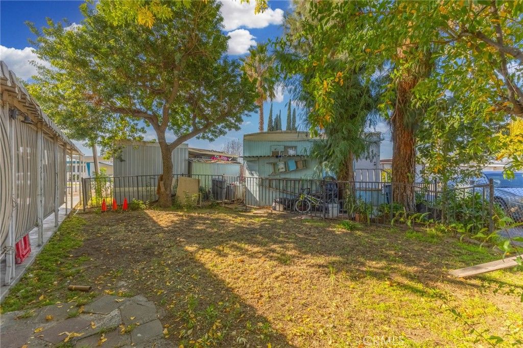Image 16 of property listing at 2075 W Rialto #29, San Bernardino, CA 92410