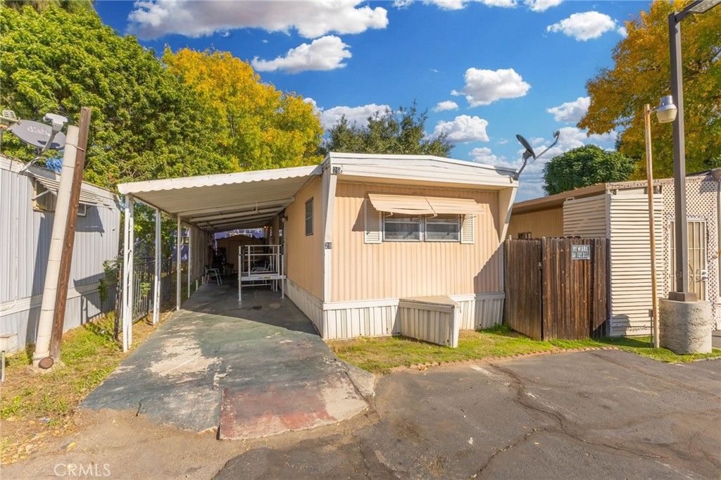 Image 2 of property listing at 2075 W Rialto #29, San Bernardino, CA 92410