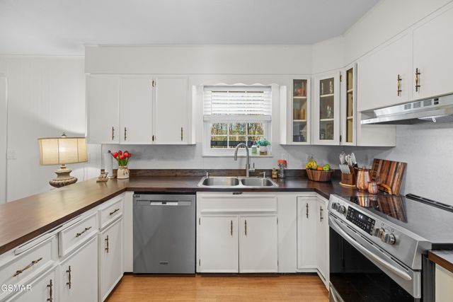 1060 Sunset Circle, Newport, TN 37821