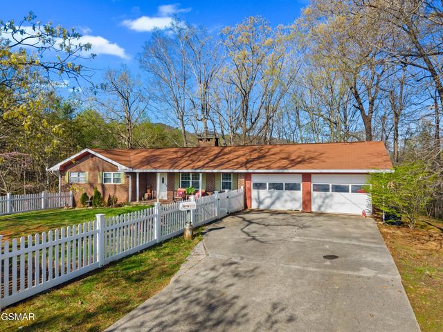 1060 Sunset Circle, Newport, TN 37821