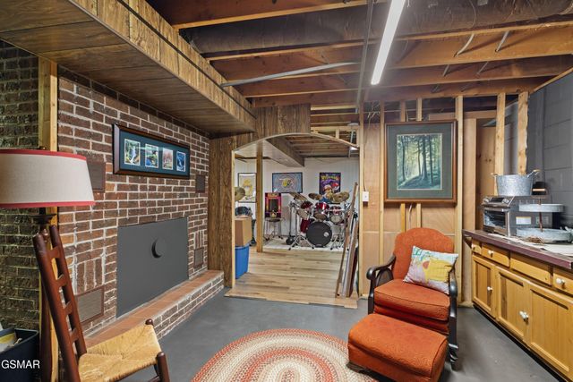 1060 Sunset Circle, Newport, TN 37821