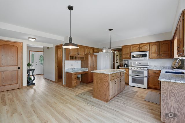 1206 Arbor Drive, Lemont, IL 60439