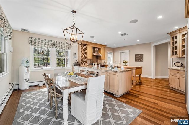 4 Conklin Court, Allendale, NJ 07401