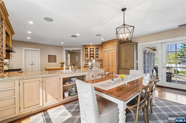 4 Conklin Court, Allendale, NJ 07401