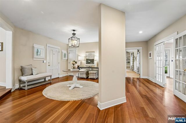 4 Conklin Court, Allendale, NJ 07401