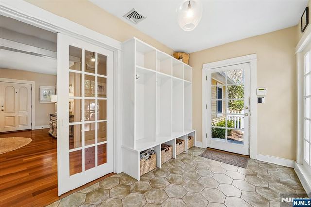 4 Conklin Court, Allendale, NJ 07401