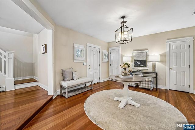 4 Conklin Court, Allendale, NJ 07401