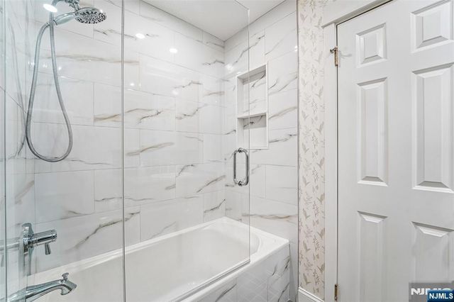 4 Conklin Court, Allendale, NJ 07401