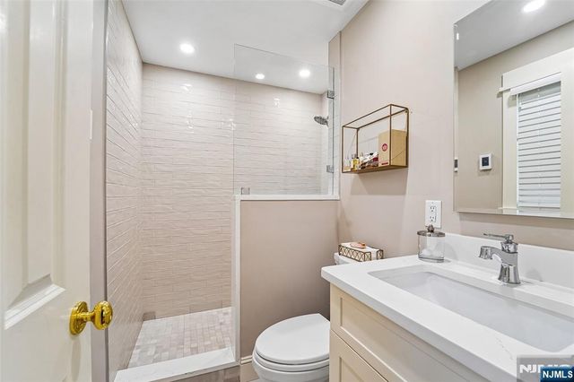 4 Conklin Court, Allendale, NJ 07401