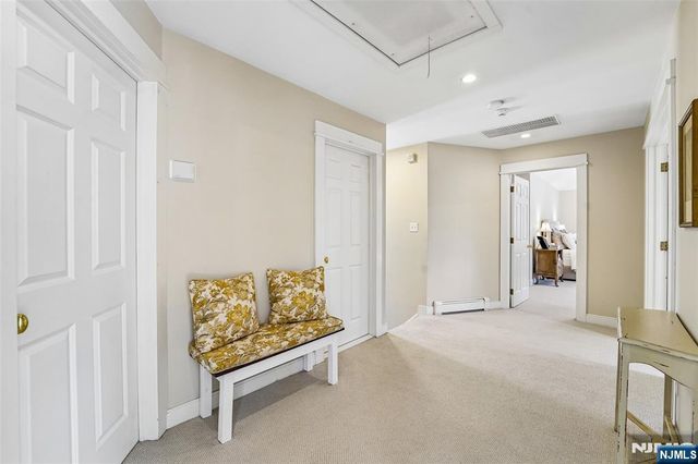 4 Conklin Court, Allendale, NJ 07401