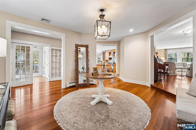 4 Conklin Court, Allendale, NJ 07401