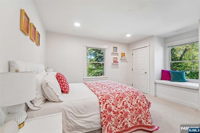 4 Conklin Court, Allendale, NJ 07401