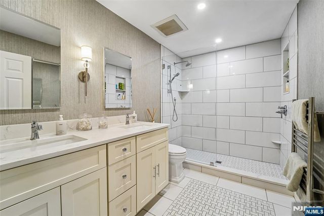 4 Conklin Court, Allendale, NJ 07401