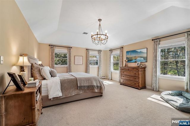 4 Conklin Court, Allendale, NJ 07401