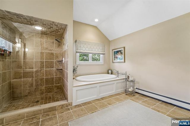 4 Conklin Court, Allendale, NJ 07401