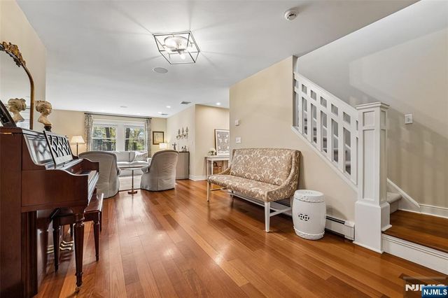 4 Conklin Court, Allendale, NJ 07401