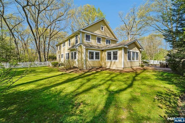 4 Conklin Court, Allendale, NJ 07401