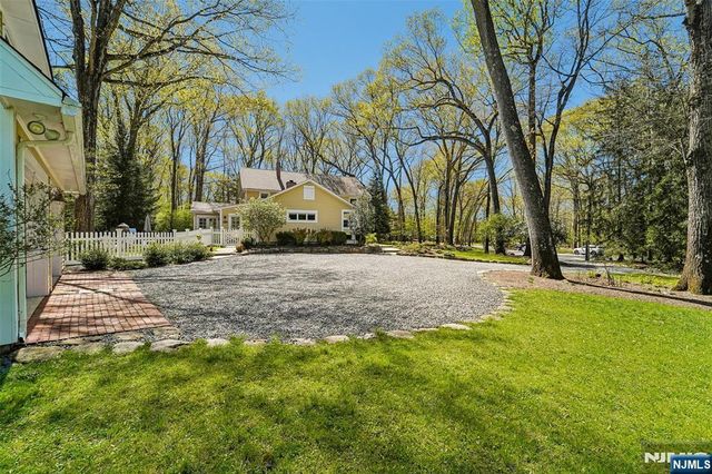 4 Conklin Court, Allendale, NJ 07401