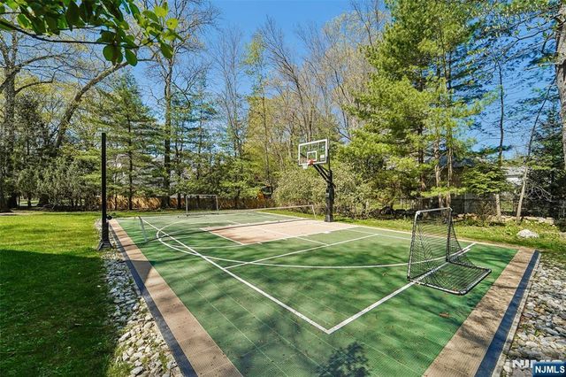 4 Conklin Court, Allendale, NJ 07401