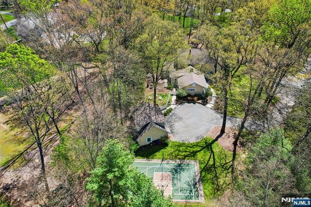 4 Conklin Court, Allendale, NJ 07401