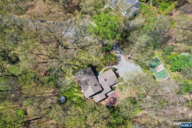 4 Conklin Court, Allendale, NJ 07401