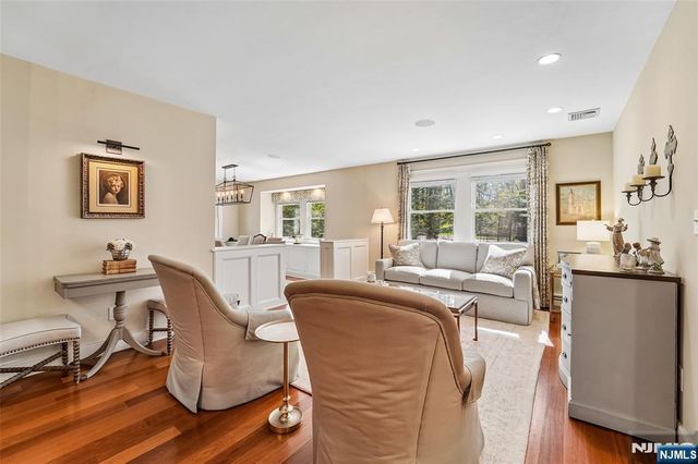 4 Conklin Court, Allendale, NJ 07401