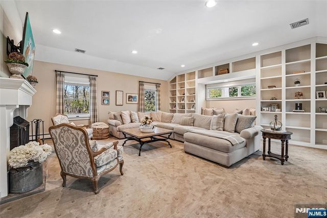 4 Conklin Court, Allendale, NJ 07401