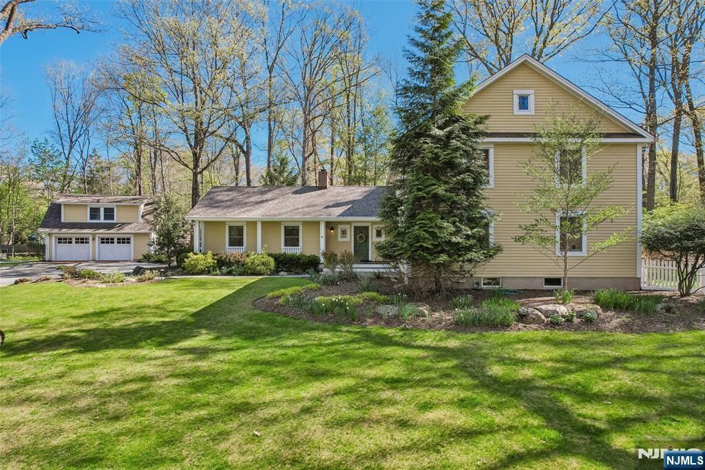 4 Conklin Court, Allendale, NJ 07401