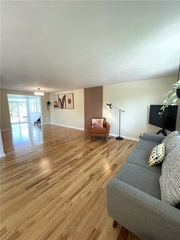 592 Surfside Dr, Plum Boro, PA 15239