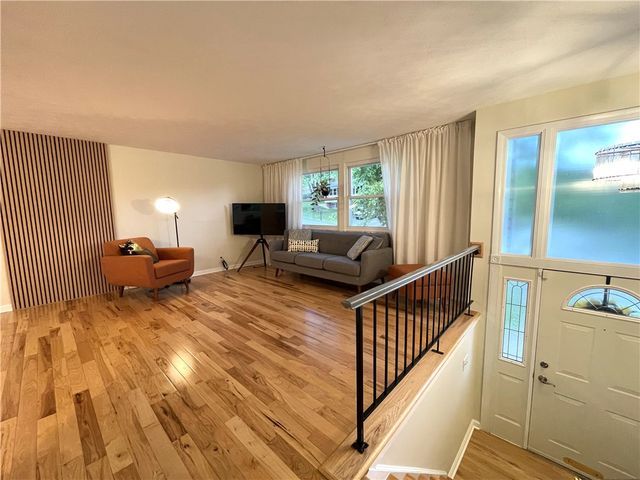 592 Surfside Dr, Plum Boro, PA 15239