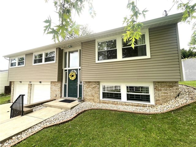 592 Surfside Dr, Plum Boro, PA 15239