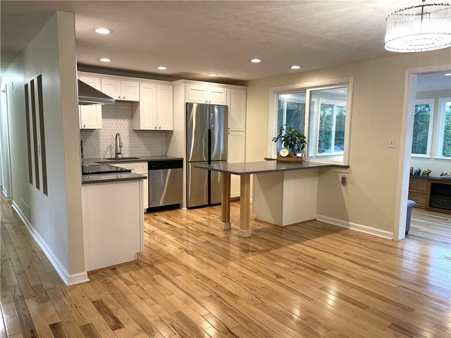 592 Surfside Dr, Plum Boro, PA 15239