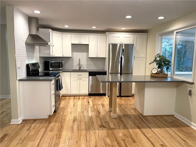 592 Surfside Dr, Plum Boro, PA 15239