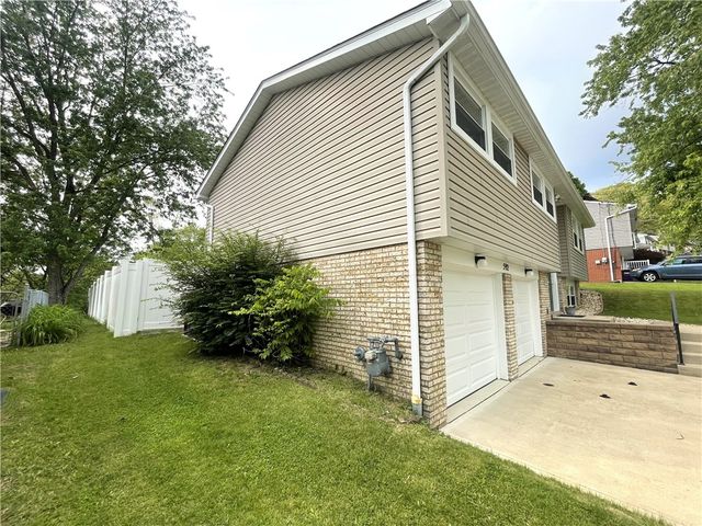 592 Surfside Dr, Plum Boro, PA 15239